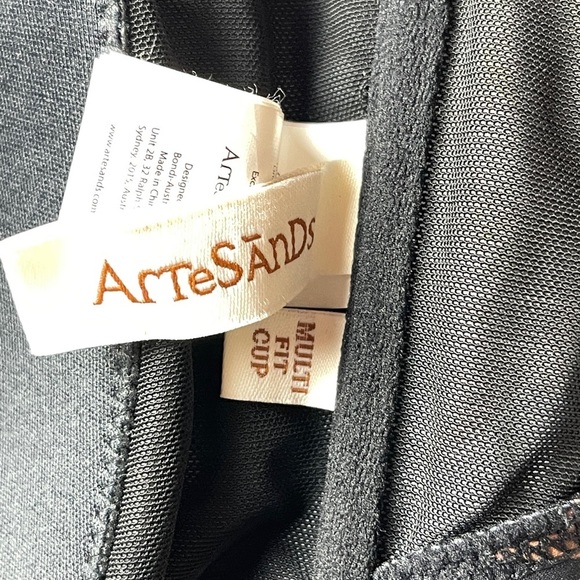 Artesands Delacroix Cross Front Floral D-Cup & Up Bikini Top in Black Size 8 - Picture 10 of 12